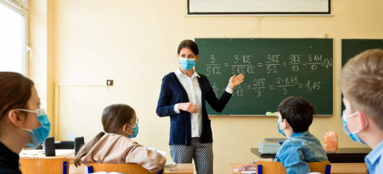 В Україні з 1 грудня зросте зарплата вчителів: скільки отримуватимуть педагоги