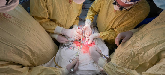 Львівські лікарі зробили підлітку ретрансплантацію нирки, яку віддала йому мама 