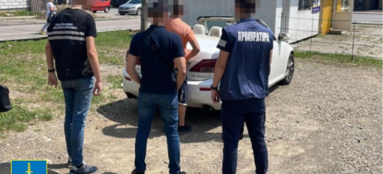 На Львівщині викрили чоловіка, що переправляв за кордон ухилянтів