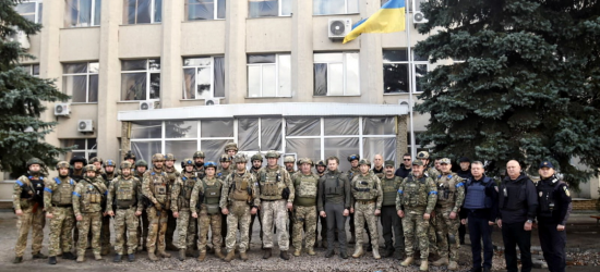 У Лимані українські військові офіційно підняли державний прапор (ФОТО)