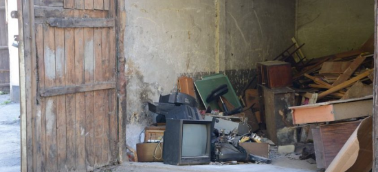 Львівспецкомунтранс відновлює прийом старих меблів, техніки та будівельного сміття