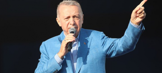 Вибори у Туреччині: Ердоган роздавав гроші на виборчій дільниці