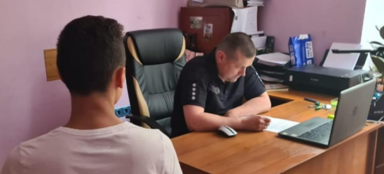 На Львівщині поліцейські викрили шахрая,  який ошукав неповнолітнього в мережі Інтернет