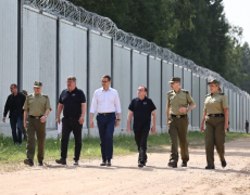 Польща добудувала стіну на кордоні з білоруссю (ФОТО)