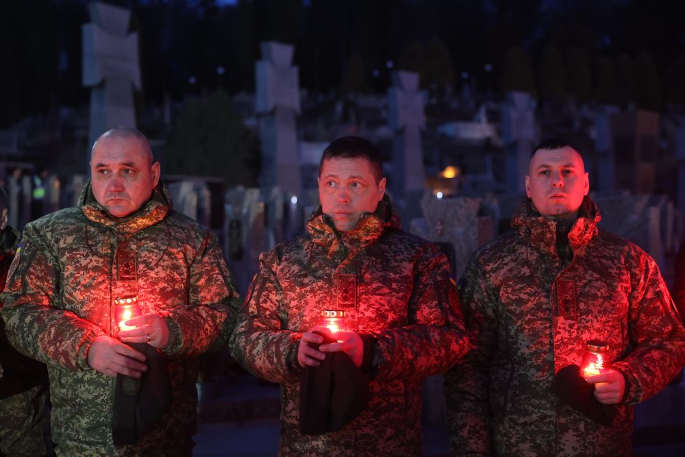 Над могилами українських Героїв у Львові засвітили промені пам'яті (ФОТО)