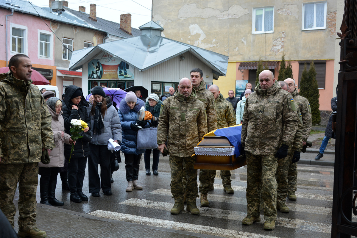 У Бродах провели в останню дорогу захисника Романа Будилюка (ФОТО)