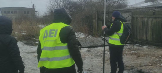 Фахівці Держекоінспекції відібрали проби грунту для досліджень на Червоноградщині