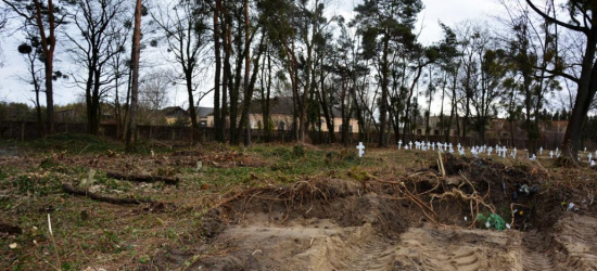 У Бродах комунальники сплюндрували історичний столітній цвинтар