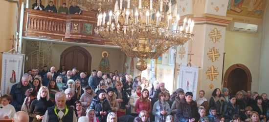 У храмі св. Юрія у Мостиськах віряни молилися 1 000 разів «Богородице Діво» – за Перемогу і мир в Україні