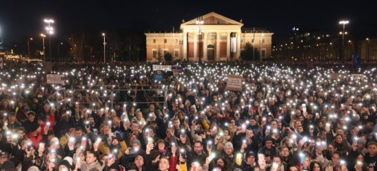 У Будапешті люди вийшли на масштабний мітинг проти уряду Орбана