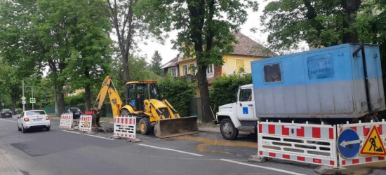 У Львові ліквідовують аварійний витік води на вул. Метлинського – Новознесенській