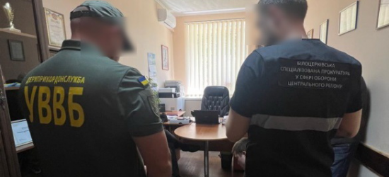 Правоохоронці затримали підприємця, який хотів нажитися на постачанні неякісної форми для прикордонників