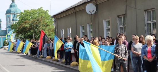 У Мостиській ТГ віддали шану загиблому 28-річному захиснику Владиславу Вербицькому з Луганщини