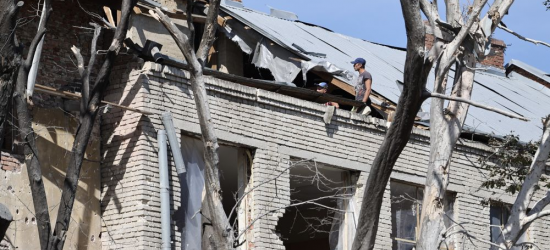 У будинках на Коновальця у Львові, постраждалих від обстрілу, демонтовують аварійні конструкції