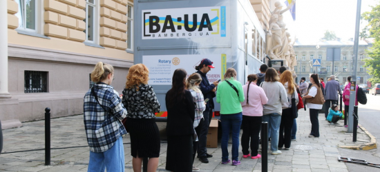 Біля ЛНУ ім. І. Франка вдруге відбулася донація крові у бладмобілі