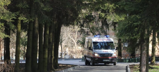 На вул. Личаківській літня жінка впала та вдарилась об автобус: її госпіталізували