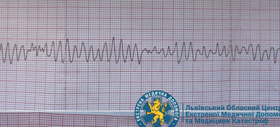 Щоб повернути пацієнта до життя, львівські парамедики провели 21 дефібриляцію