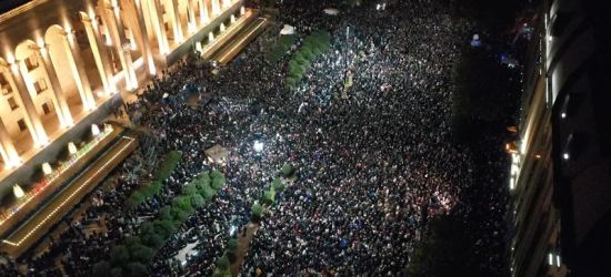 У Тбілісі зібрався багатотисячний мітинг проти масштабних фальсифікацій на парламентських виборах