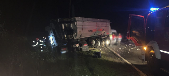 На Львівщині рятувальники деблокували водія з понівеченої фури