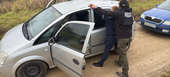 На Львівщині викрили ще одну схему переправлення чоловіків через кордон