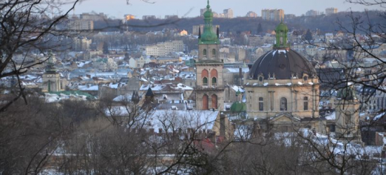 Неділя на Львівщині буде хмарною та вітряною