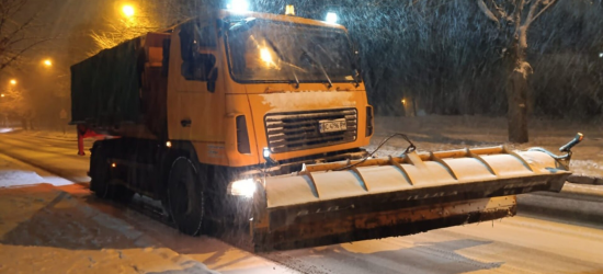 У Львові у Різдвяну ніч на вулицях працювало 57 одиниць техніки