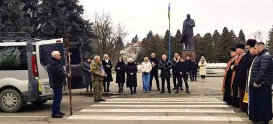 У Самборі одного захисника провели в останню земну дорогу, другого зустрічатимуть