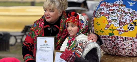 Рекорд України встановили у Жовкві: у центрі міста з’явилась найбільша різдвяна куля