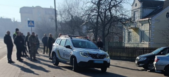 Водій Skoda на парковці у Жовкві збив двох жінок: одна з них загинула