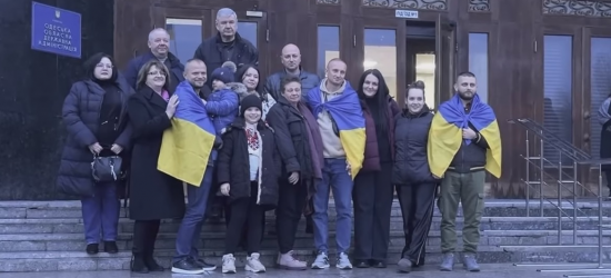 В Одесі рідні зустріли врятованих з єменського полону моряків (ВІДЕО)