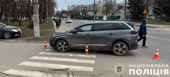 У Львові автомобіль на переході збив 84-річну жінку