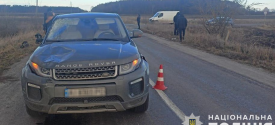 На Львівщині Range Rover на смерть збив 51-річну велосипедистку