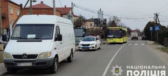 Мікроавтобус збив 10-річного хлопчика неподалік Львова