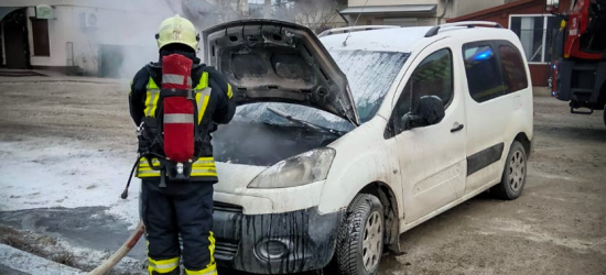 На Стрийщині під час руху загорівся «Peugeot Partner»