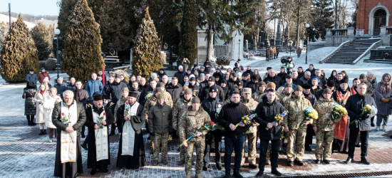 На Личаківському цвинтарі вшанували пам'ять Героїв Небесної Сотні (ФОТО)