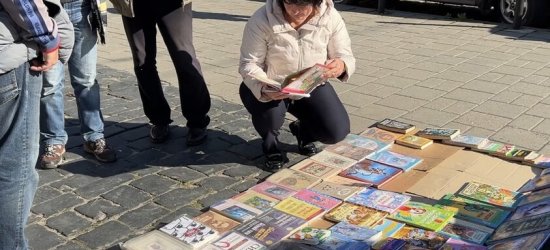 У Львові узаконили книжковий ринок біля пам'ятника Федоровичу, заборонивши продаж будь-чого російською мовою