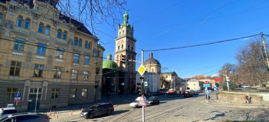 На Руській-Підвальній перепрограмували світлофори, щоб електротранспорт проїжджав швидше