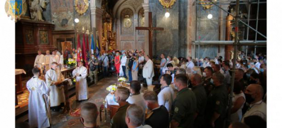 У Гарнізонному храмі Петра і Павла відбулася урочиста літургія з нагоди Храмового празника (ФОТО)