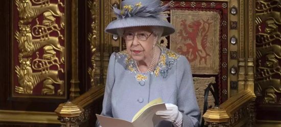Королева Єлизавета ІІ відмовилася від звання «Бабуся року»