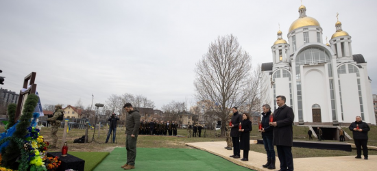 Зеленський і лідери чотирьох країн вшанували пам’ять жителів Бучі, які загинули під час російської окупації