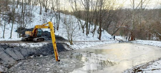 «Чистка» озер у Снопківському парку: прокуратуру просять завести кримінал проти посадовиці міськради