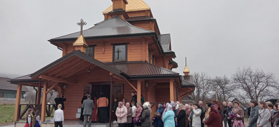 У Старосамбірській ТГ освятили новозбудовану дерев’яну церкву УГКЦ (ФОТО)