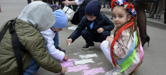 У Бродах День вишиванки відзначили флешмобом «Одягнемо місто у вишиванку» (ФОТО)