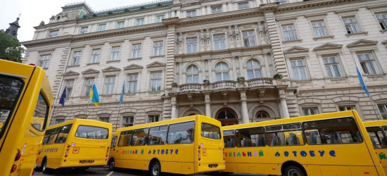 Громадам Львівщини передали ще 21 «школярик» (ФОТО)