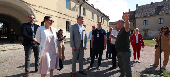 Керівник Мінкультури відвідав Жовківський замок (ФОТО)