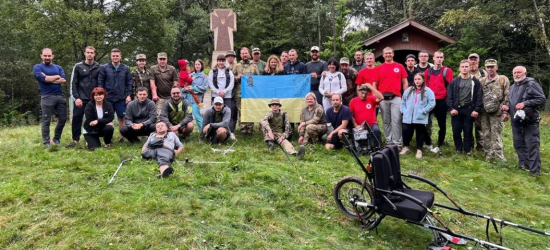 Понад два десятки українських військових піднялись на гору Ключ (ВІДЕО)