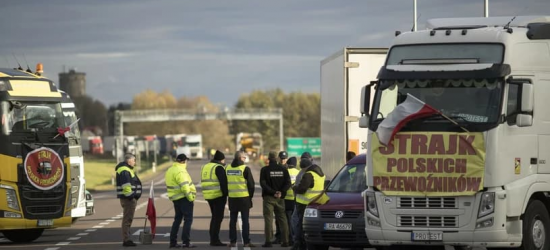 Польські перевізники анонсували продовження блокади кордону до лютого 