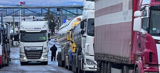 У Польщі домовилися з перевізниками про призупинення блокування кордону України