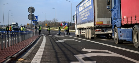 Міністр сільського господарства Польщі зустрінеться з фермерами, які блокують кордон з Україною