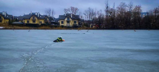 Вранці надзвичайники двічі рятували людей з крижаної води на Львівщині